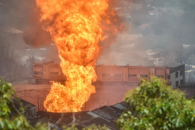 Explosión en gasoducto de Petronas deja 145 heridos y cientos de damnificados en Malasia