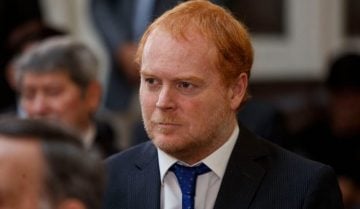 Personalismo y ambición: El historial de renuncias a partidos políticos de Rojo Edwards