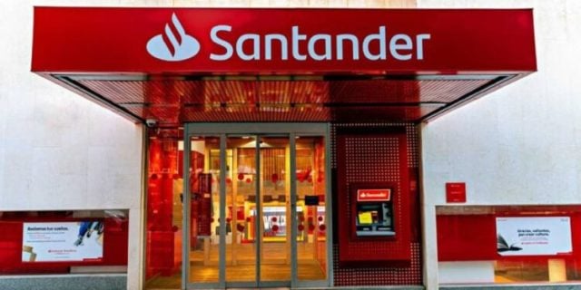 “Recargo con letra chica”: Banco Santander echó a vigilante y la justicia lo obligó a pagar por despido injustificado