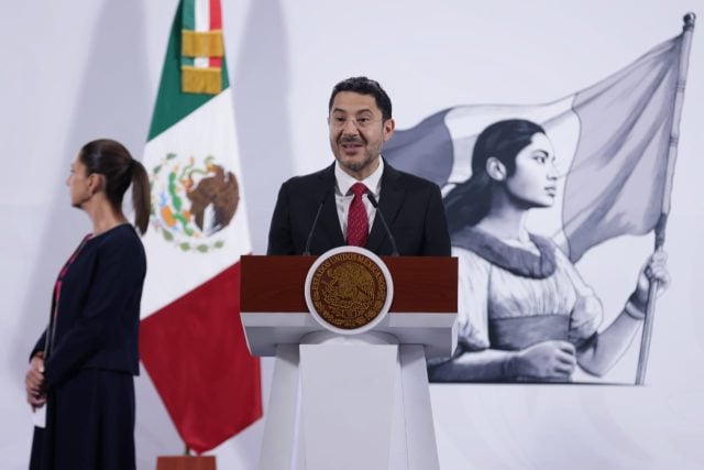 Más de 17 mil trabajadores del Issste ampliarán su jornada laboral de 6 a 8 horas: Martí Batres