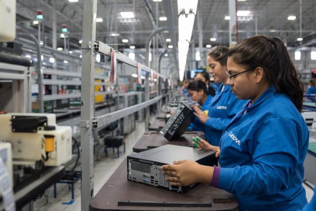 Trump exime a celulares y computadoras de nuevos aranceles, pero el alivio podría ser temporal