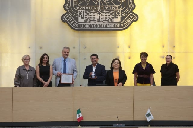 Congreso de Puebla entrega reconocimiento al embajador de Rusia en México