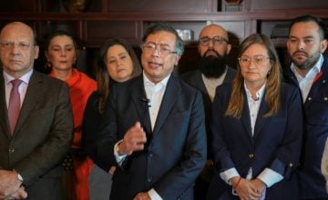 "Le ordeno a las fuerzas militares no levantar una sola arma": Petro convoca a manifestaciones tras bloqueo legislativo del Senado