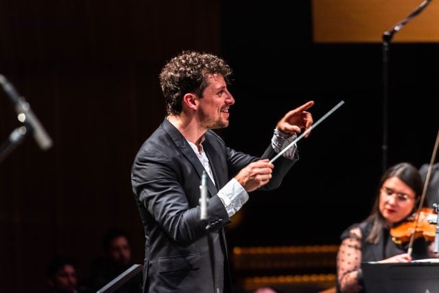 Con un concierto gratuito, Paolo Bortolameolli regresa al teatro de Fundación CorpArtes, junto a la Orquesta Sinfónica Nacional Juvenil