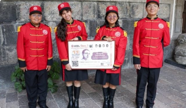Rinden homenaje a Rosario Castellanos con billete conmemorativo de la Lotería a 100 años de su nacimiento