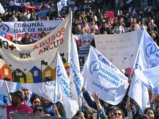 Sin respuestas del Mineduc: Profesores anuncian paro nacional el 4 y 5 de junio