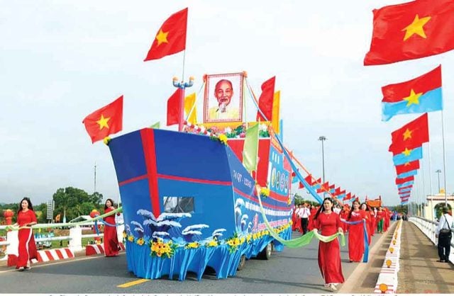 Vietnam celebra cincuenta años del fin de su periodo colonial