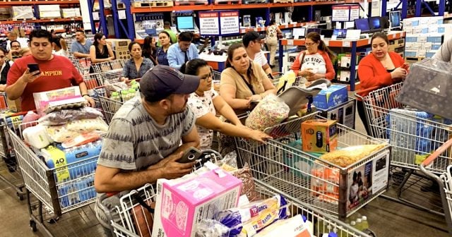La economía mexicana crece 0.7% anual en abril, impulsada por comercio y servicios: Inegi