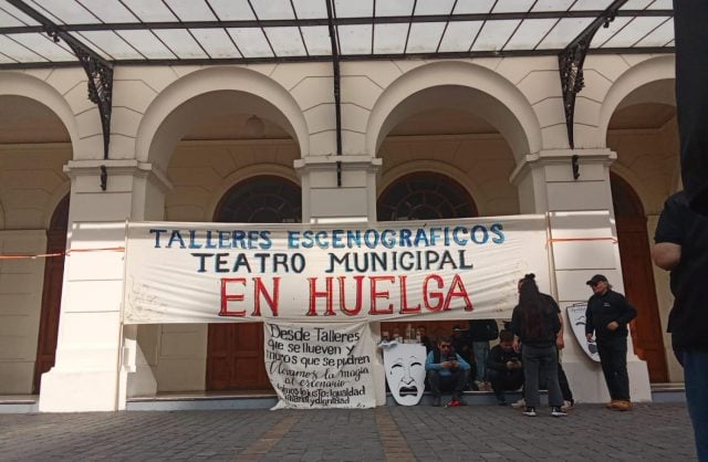 Técnicos del Teatro Municipal de Santiago consiguen igualar salario por similar tarea tras cinco días de huelga