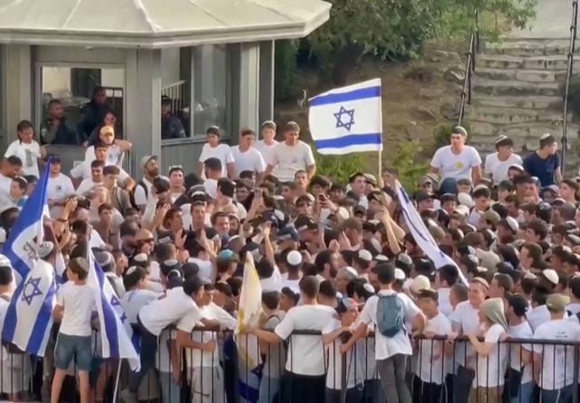 ‘¡Muerte a los árabes!’: marcha nacionalista israelí revive consignas racistas y agresiones contra palestinos