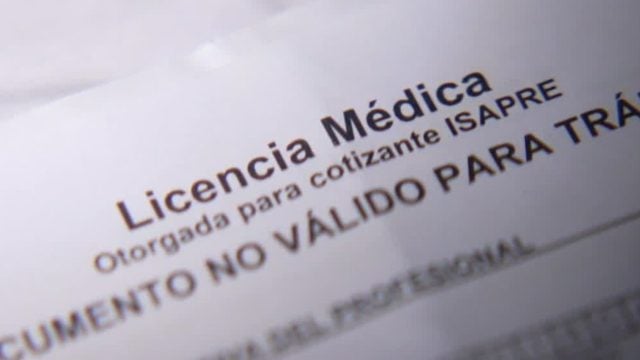Los 20 municipios con más funcionarios que viajaron en medio de licencias médicas
