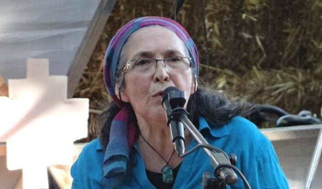 Luz Acuña Aguayo presenta su libro “Creando Sin Fronteras”, una obra que reúne más de 40 años de trayectoria artística