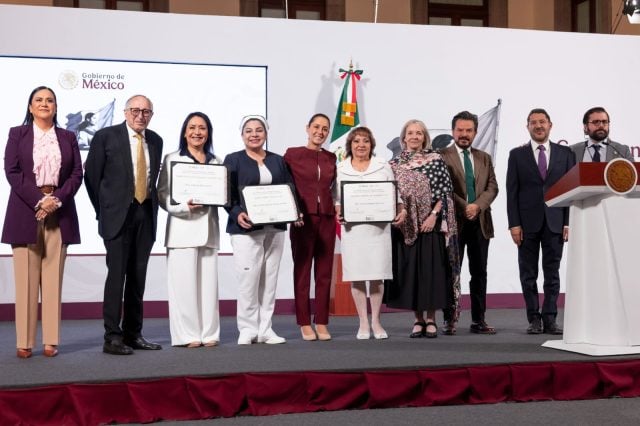 Gobierno de Sheinbaum reconoce la labor de las enfermeras y entrega galardones a servidoras públicas