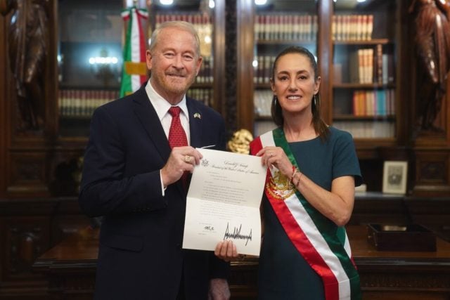 Claudia Sheinbaum recibe a Ronald Johnson como nuevo embajador de EE.UU. en México