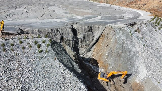 Dirección General de Aguas de Valparaíso multa con 51 millones a minera Las Cenizas por contaminación de río y quebrada en Cabildo