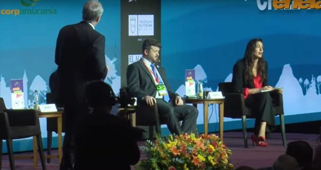 «Prepotente, sin respeto, arrogante…»: Redes solidarizan con periodista que enfrentó el descontrol de Kast en un debate