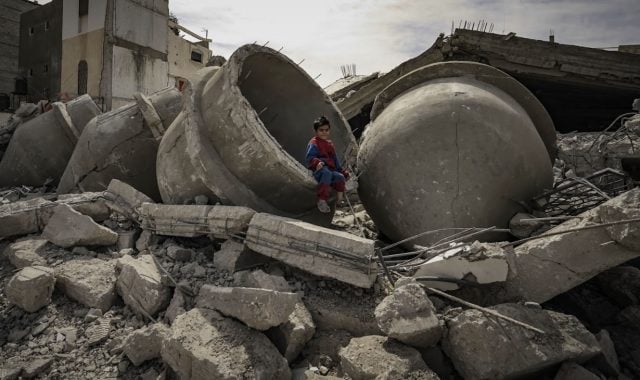 «Palestina tiene una pena»: Exposición fotográfica de Belal Khaled llega al Museo Violeta Parra