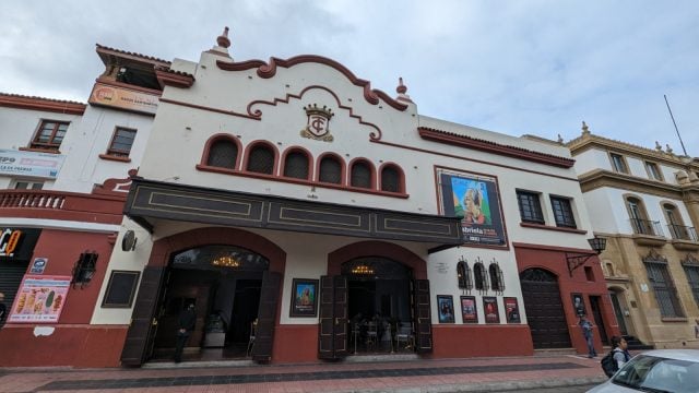 Teatro Centenario: Un patrimonio cultural que se niega a bajar el telón