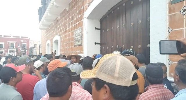 Protesta de comerciantes se le sale de control a gobierno de Ariadna Ayala en Atlixco