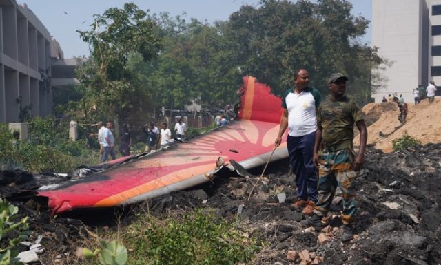 Reportan 1 muerto, 7 desaparecidos y 50 heridos en colegio de medicina por colisión de aeronave de Air India