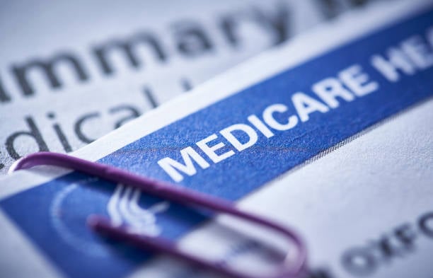 Administración Trump entrega datos de migrantes inscritos en Medicaid a autoridades de deportación