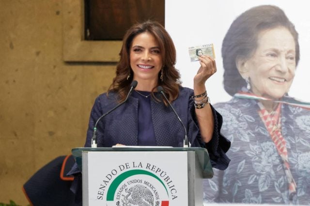 Con billete conmemorativo de Lotería Nacional rinden homenaje a Ifigenia Martínez en el Centenario de su natalicio