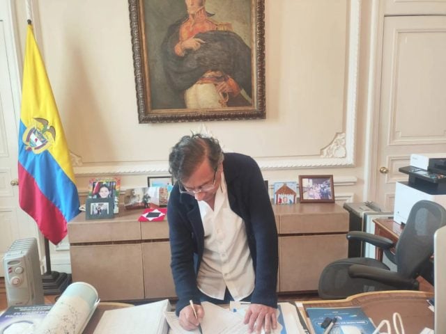 Gustavo Petro convoca consulta popular para transformar el modelo económico de Colombia