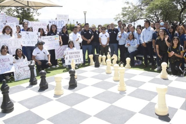 Coloca Rectora Lilia Cedillo primera piedra de edificio para preparatoria en Tehuacán