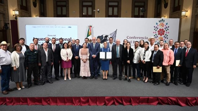Sheinbaum firma Acuerdo Nacional Maíz-Tortilla para evitar alza en el precio del alimento básico