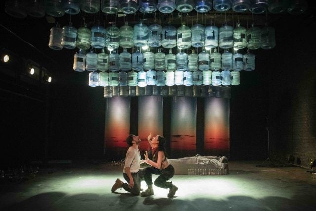 Soledad, misterio y sequía en el fin de los tiempos: Teatro La Memoria estrena en Santiago la obra «Orinoco»