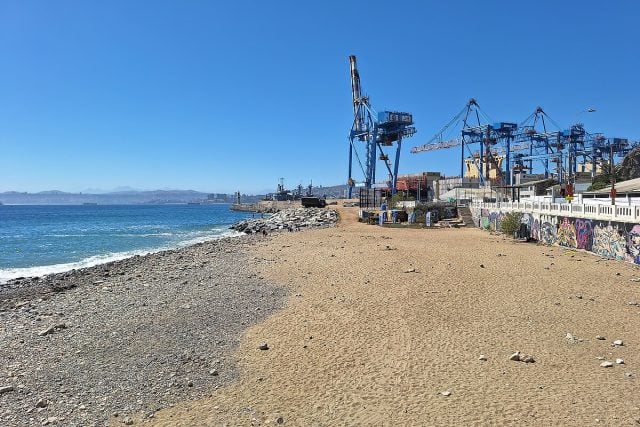 Playa San Mateo en riesgo por planes de expansión portuaria