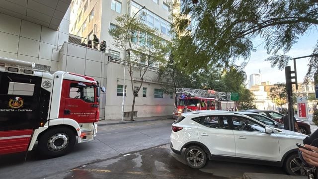 Clínica Santa María: Trabajador muere tras caer mientras limpiaba los vidrios del edificio