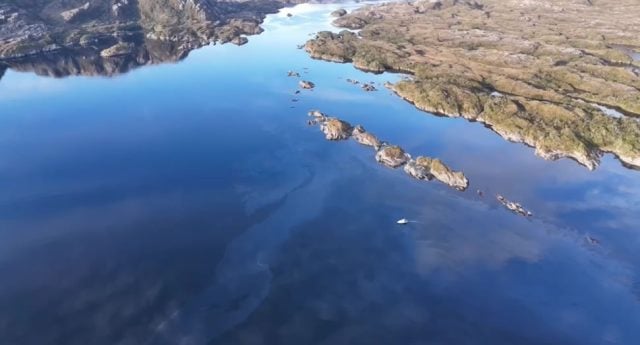 SMA investiga a salmonera Australis Mar S.A. por derrame de más de 7 mil litros de combustible al interior de Reserva Nacional Kawésqar