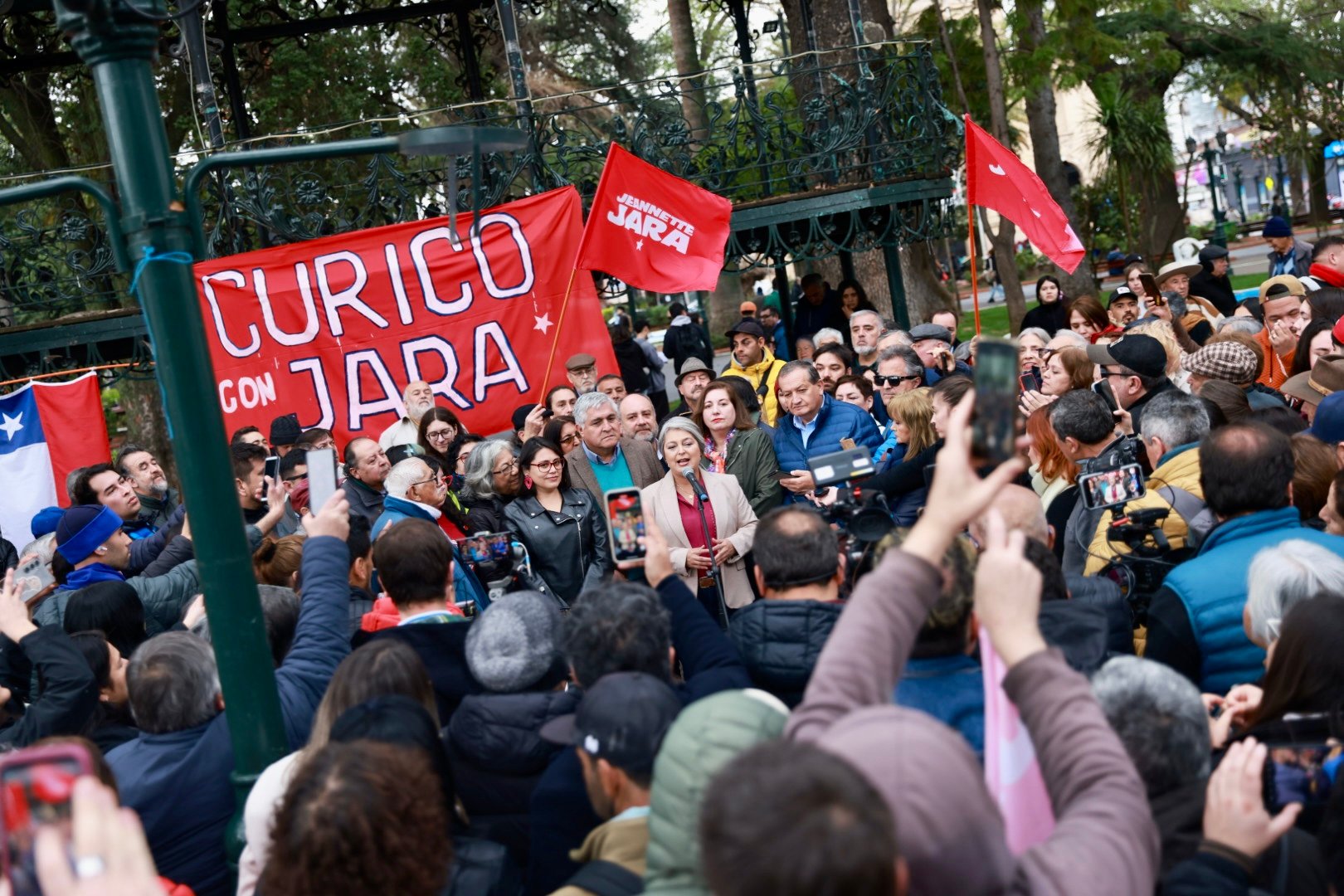 En Curicó: Jeannette Jara anuncia plan Chile Siembra Futuro para potenciar desarrollo agrícola y rural del país