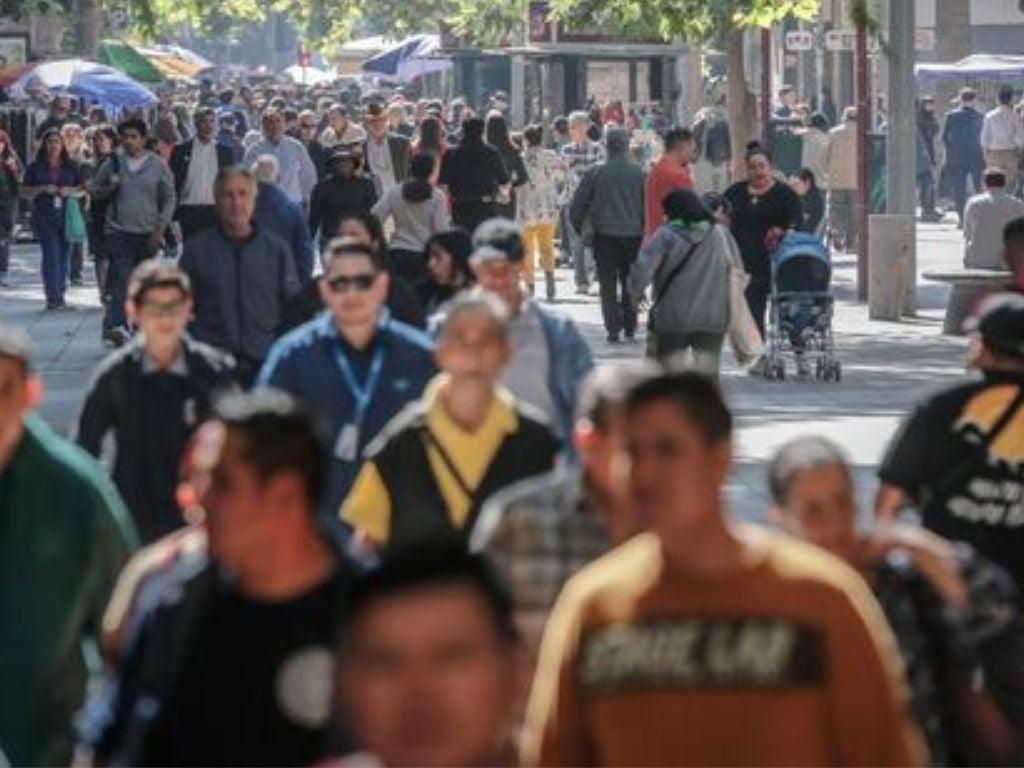 Desocupación se mantiene en 8,7%, pero la RM sube a 9,2%