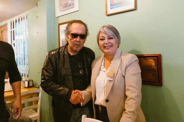 Jeannette Jara se juntó con Hernán Rivera Letelier en Antofagasta: «Celebramos lo que nuestros escritores y escritoras representan»