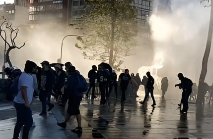 Denuncia de observadores de DD.HH.: «Carabineros constantemente nos injuria y levanta cargos»