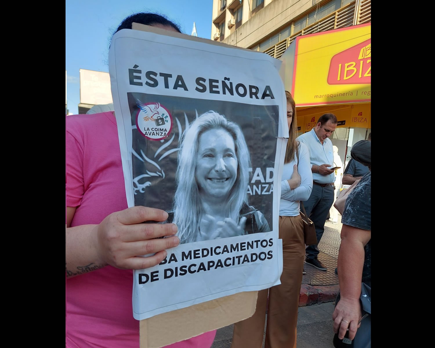 Sigue el repudio a Milei en Argentina: Ahora su hermana Karina tuvo que ser retirada de acto de campaña en Corrientes