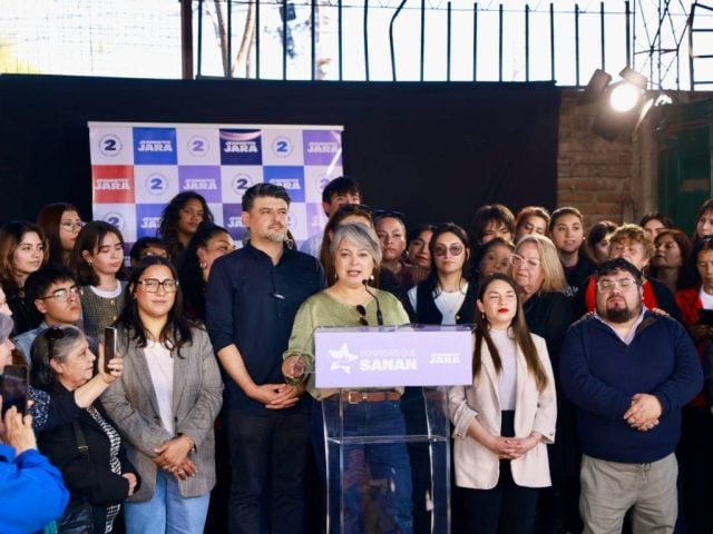 Jeannette Jara lanza ‘Sonrisas que Sanan’ para ampliar la salud dental en Chile