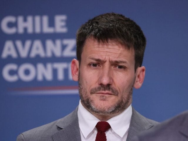 Boric acepta la renuncia de Pardow