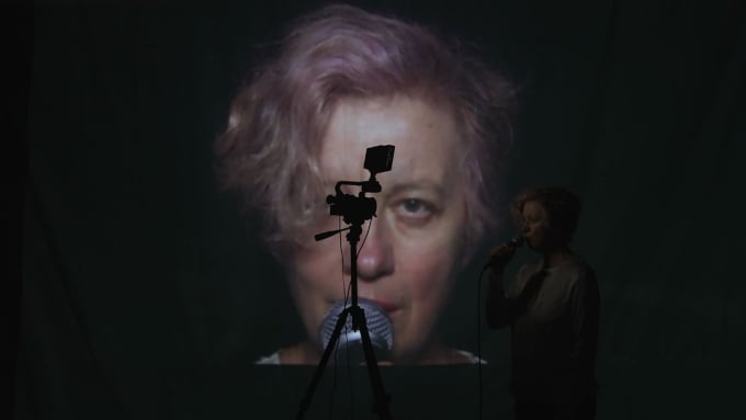 En Barcelona se presenta «Aprendan del Fuego»: performance sobre el infiltrado de la Dictadura Chilena que inspiró a Roberto Bolaño