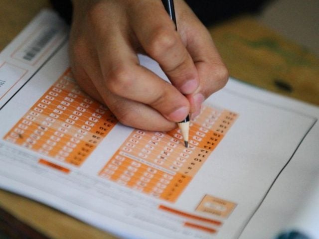 SIMCE reprobado: Contraloría detecta más de $400 millones en multas no cobradas y exige sanciones en la ACE