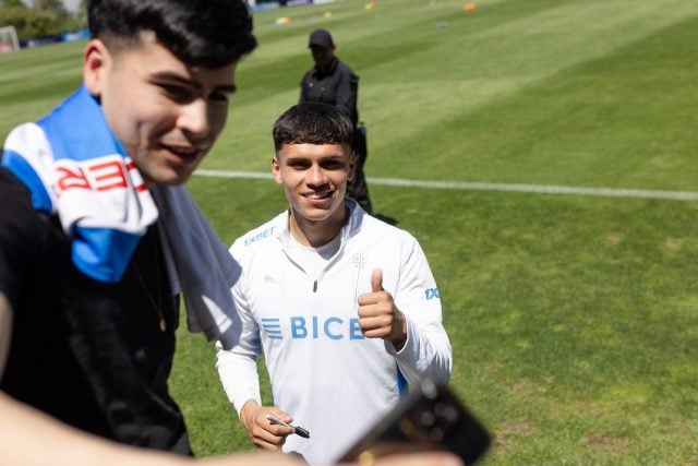 Encuentro con ídolos, autógrafos y regalos: 1xBet organizó un entrenamiento abierto de Universidad Católica