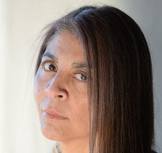 Atacando la memoria para olvidar la historia y vivir en el olvido