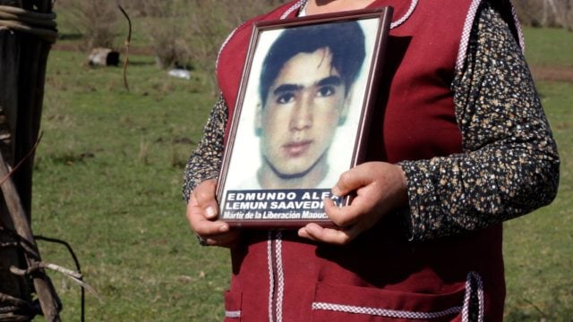 El trato diferenciado de la justicia chilena en el libro «[IN]DEBIDO PROCESO: Persecución penal en Wallmapu»