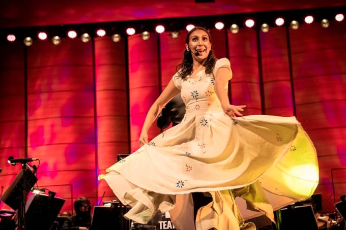 Orquesta de Cámara de Chile presenta la obra “Gabriela Mistral Canta Cuentos”, de la compañía Tryo Teatro Banda