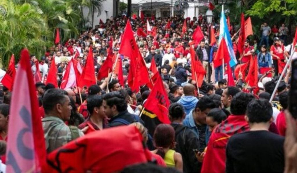 Presidenta de Honduras exige revisión voto por voto ante denuncias de fraude electoral