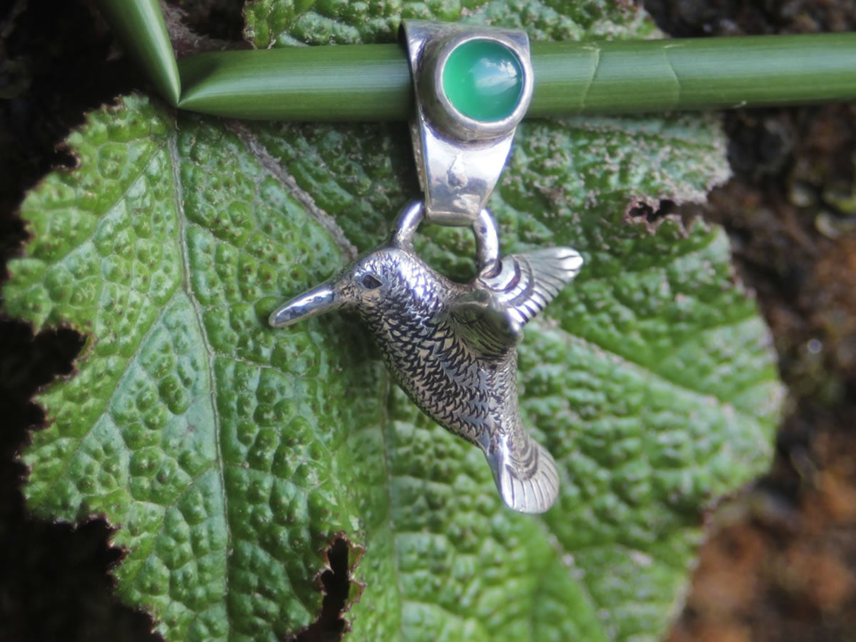 Artesana mapuche rescata técnicas ancestrales en muestra de orfebrería en Valdivia