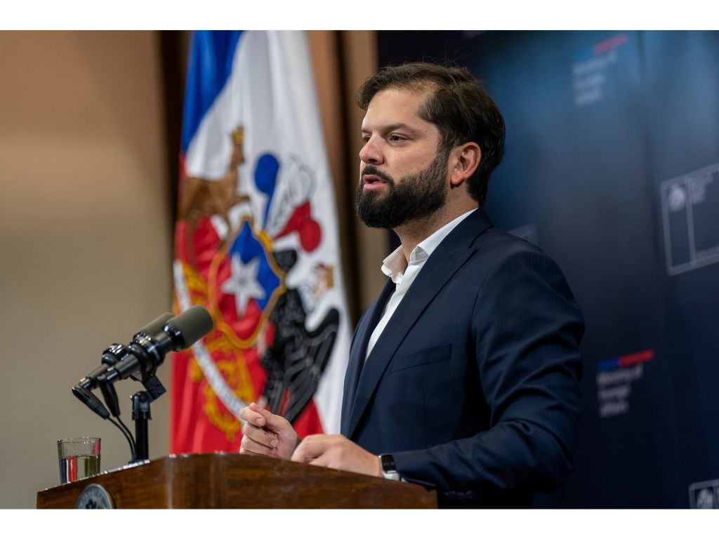 Boric por el cable chino: “Chile no aceptará amenazas” y deja la decisión en manos de Kast