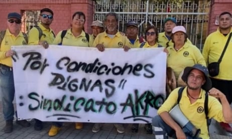 “Señoras de la tercera edad trabajando con pañales”: Sindicato denuncia a La Florida y a Akro por no garantizar baños en terreno